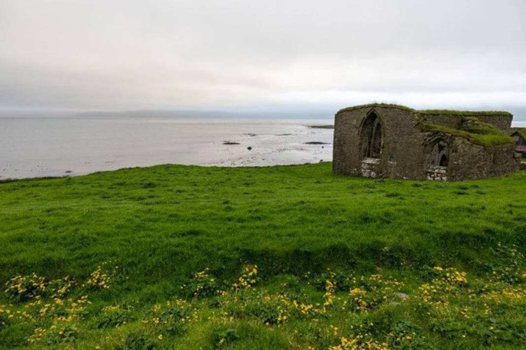 'Ölüm Adası' tatilcilerin yeni mekanı: Toprağı insan küllerinden oluşuyor 1
